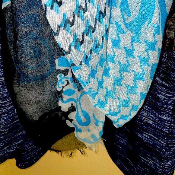 Houndstooth Print Pashmina - Picture 4 of 8